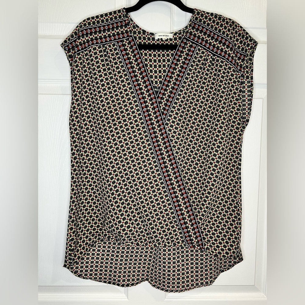 MAX STUDIO Women’s top shirt - Size Large - Multi-colored